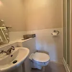 Spacious 2 Bed Near Dublin Airport アパート セルブリッジ