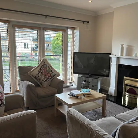 アパート Spacious 2 Bed Near Dublin Airport セルブリッジ
