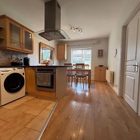 アパート Spacious 2 Bed Near Dublin Airport セルブリッジ
