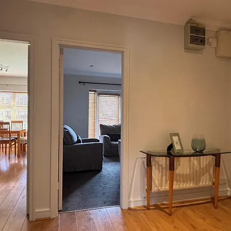 Spacious 2 Bed Near Dublin Airport * セルブリッジ