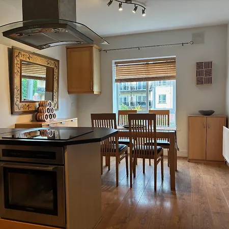 Spacious 2 Bed Near Dublin Airport *