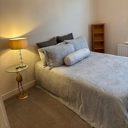 Spacious 2 Bed Near Dublin Airport *